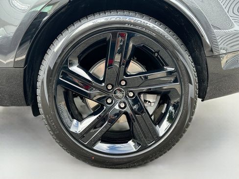 New 2025 Land Rover Discovery Dynamic SE image 36