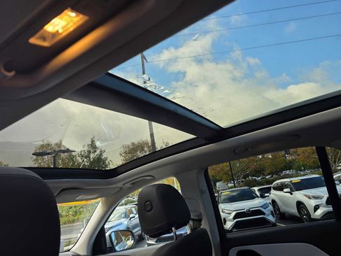 Certified 2025 Mercedes-Benz GLE 350 4MATIC image 23