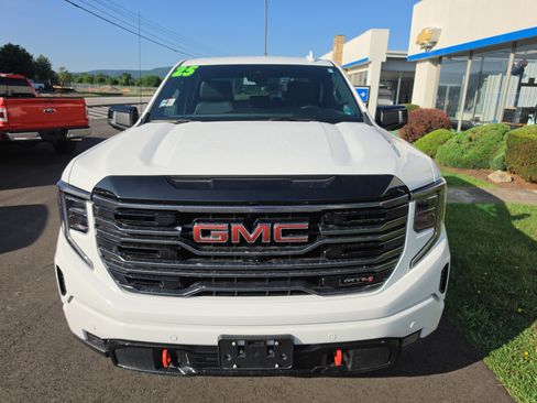 Used 2025 GMC Sierra 1500 AT4 AWD/4WD image 9