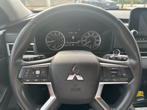 Used 2024 Mitsubishi Outlander ES FWD image 22