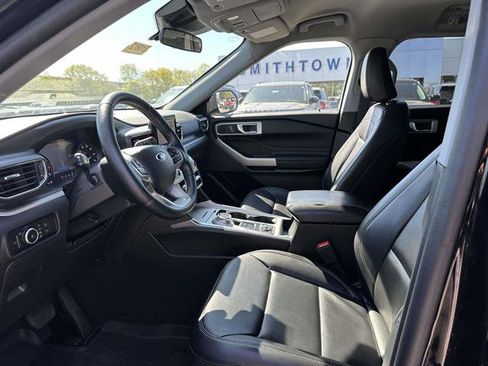 Used 2023 Ford Explorer XLT w/ Equipment Group 202A AWD/4WD image 13