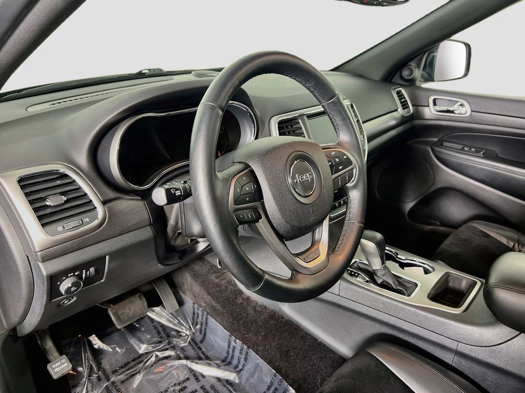 Used 2018 Jeep Grand Cherokee Altitude AWD/4WD image 8