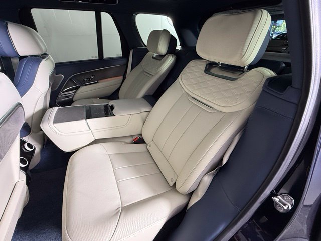 Certified 2025 Land Rover Range Rover SV AWD/4WD image 19