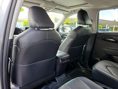 Used 2023 Toyota Highlander XLE FWD image 20
