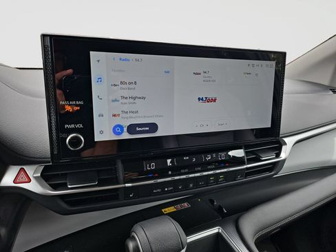 Used 2025 Toyota Sienna XLE FWD image 27