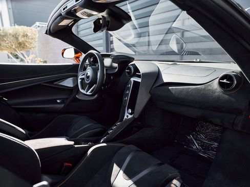 Used 2024 McLaren 750S Spider image 43