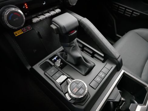 Certified 2025 Toyota 4Runner TRD Off-Road Premium image 24