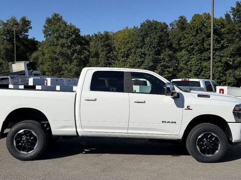 Used 2026 RAM 2500 Laramie AWD/4WD image 3