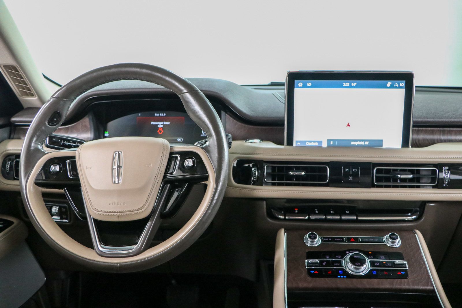 Used 2023 Lincoln Aviator Reserve w/ Equipment Group 201A AWD/4WD image 17