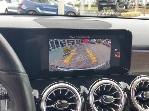 Used 2022 Mercedes-Benz GLB 250 image 24