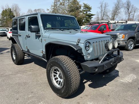 Used 2015 Jeep Wrangler Unlimited Rubicon w/ Dual Top Group AWD/4WD image 9
