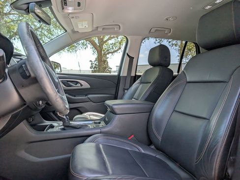 Used 2021 Chevrolet Traverse LT w/ LT Premium Package image 17