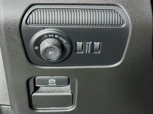 Used 2025 Jeep Wagoneer 2WD image 10