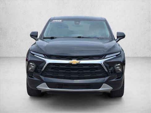 Used 2025 Chevrolet Blazer LT FWD image 2