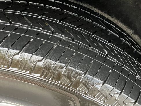 Used 2023 Chevrolet Traverse LT image 13