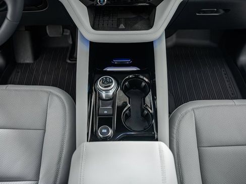 Used 2025 Ford Explorer Platinum w/ Ultimate Package image 32