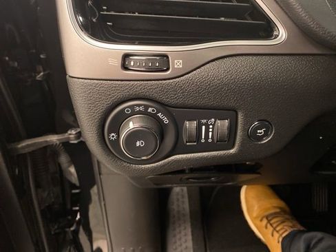 Used 2022 Jeep Cherokee Limited image 20