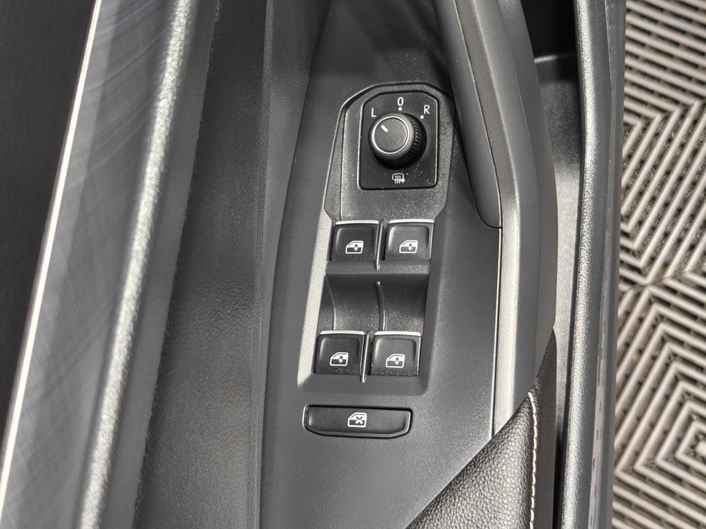 Used 2023 Volkswagen Jetta SE FWD image 40
