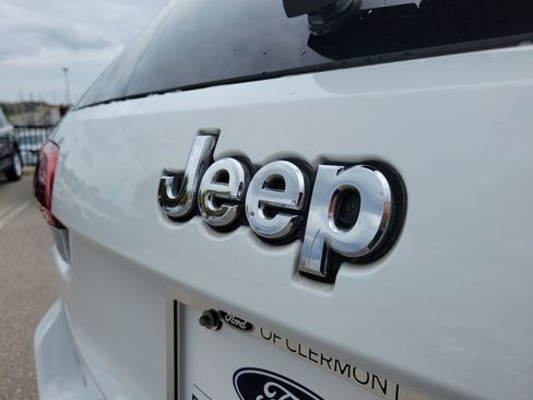 Used 2017 Jeep Grand Cherokee Overland image 8