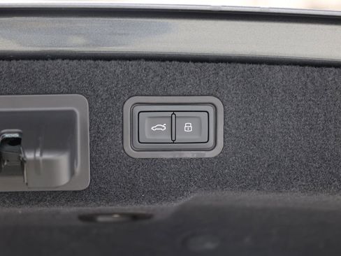 Used 2023 Audi S8 w/ S8 Comfort Plus Package AWD/4WD image 59