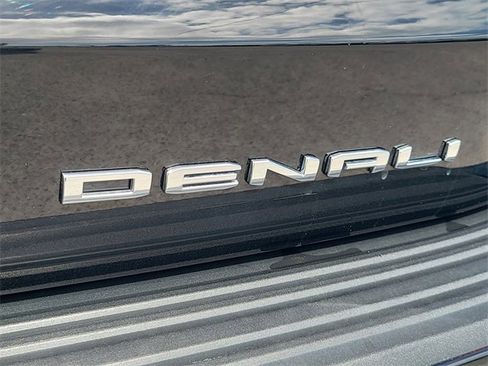 Used 2022 GMC Yukon Denali image 11