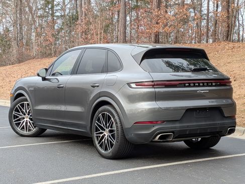 Certified 2025 Porsche Cayenne Coupe AWD/4WD image 3
