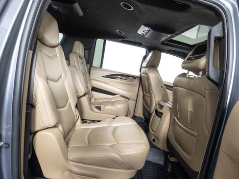 Used 2018 Cadillac Escalade ESV Platinum AWD/4WD image 11