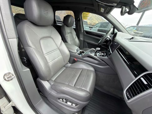 Used 2020 Porsche Cayenne image 5