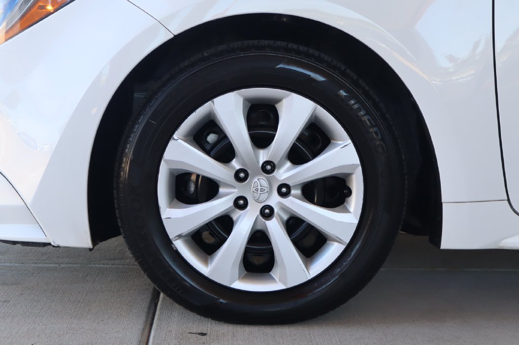 Used 2024 Toyota Corolla LE FWD image 5