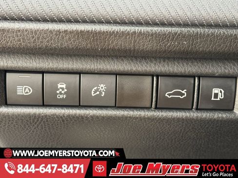 Used 2025 Toyota Camry SE image 25