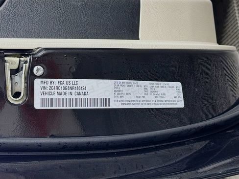 Used 2022 Chrysler Pacifica Touring-L FWD image 35
