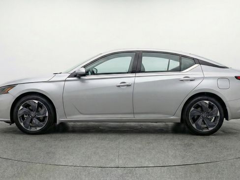 Used 2025 Nissan Altima 2.5 SV image 5