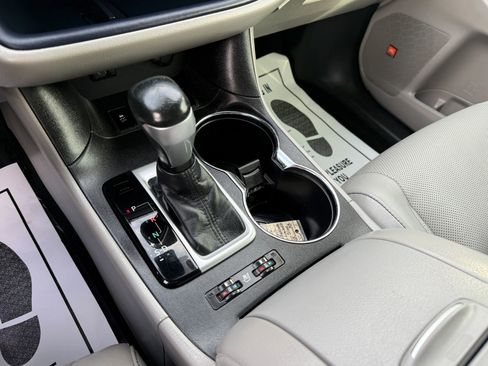 Used 2016 Toyota Highlander Limited Platinum image 31