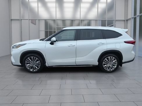 Used 2023 Toyota Highlander Platinum AWD/4WD image 5