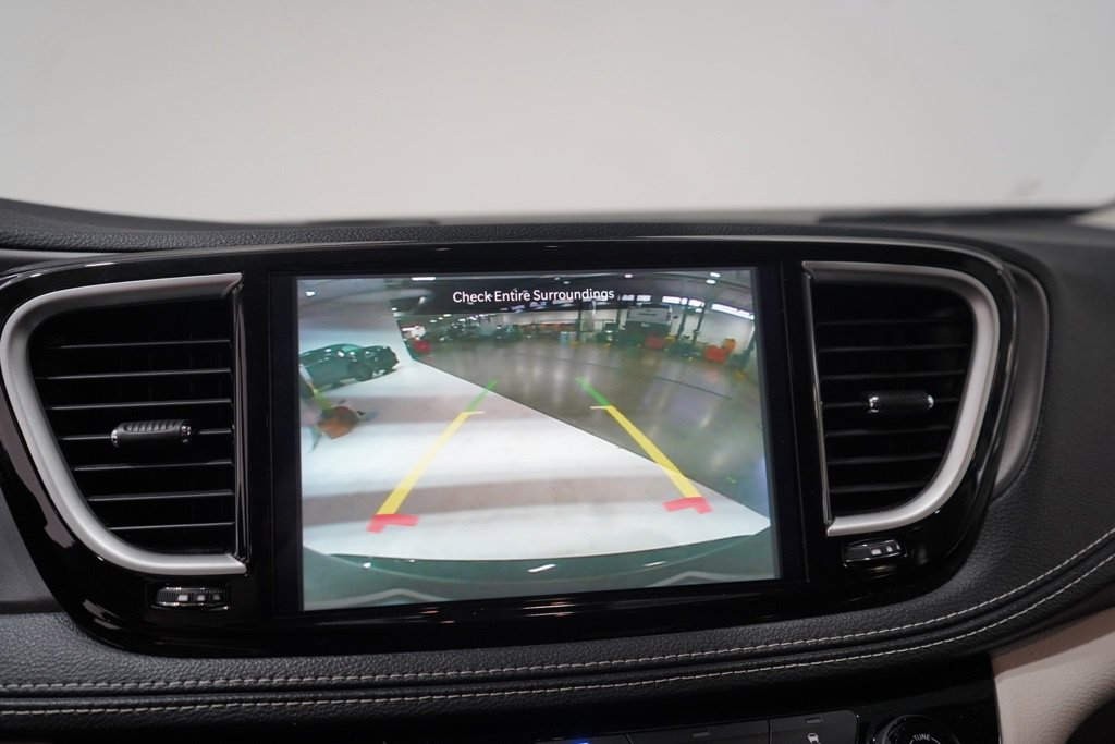 Used 2023 Chrysler Pacifica Touring-L FWD image 26