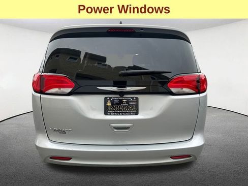 Used 2024 Chrysler Voyager LX image 12
