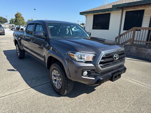 Used 2017 Toyota Tacoma SR5 image 11