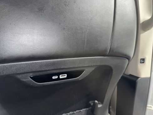 Used 2024 Chrysler Pacifica Touring-L FWD image 14