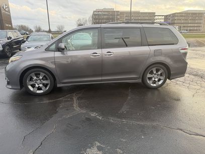 Used 2014 Toyota Sienna SE w/ Convenience Accessory Package