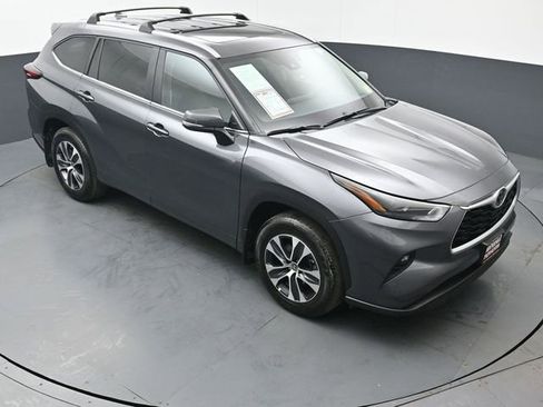 Certified 2024 Toyota Highlander XLE AWD/4WD image 46