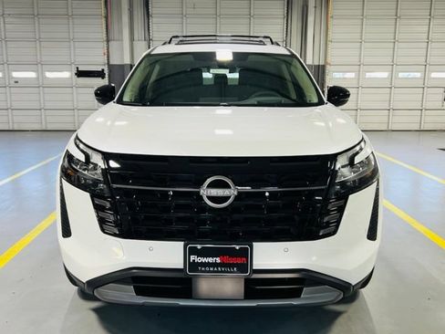 New 2026 Nissan Pathfinder Platinum FWD image 15