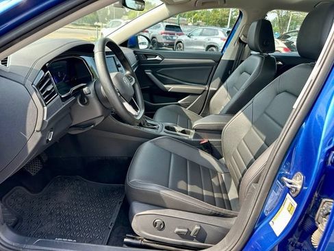 Used 2024 Volkswagen Jetta SE w/ Panoramic Sunroof Package FWD image 12
