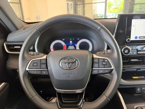 Used 2025 Toyota Highlander XSE AWD/4WD image 29