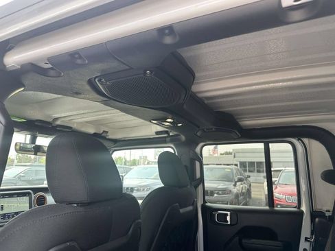 Used 2021 Jeep Gladiator Mojave AWD/4WD image 15