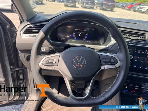 Used 2024 Volkswagen Tiguan SE w/ Panoramic Sunroof Package image 17