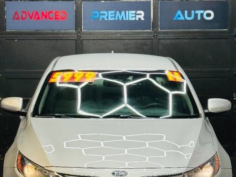 Used 2011 Kia Optima LX w/ Convenience Pkg image 9