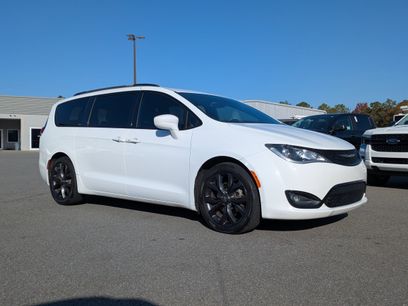 Used 2018 Chrysler Pacifica Touring-L w/ Premium Audio Group