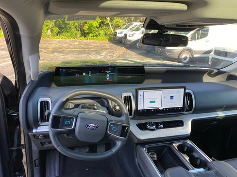 Used 2025 Ford Expedition Max Active AWD/4WD image 11