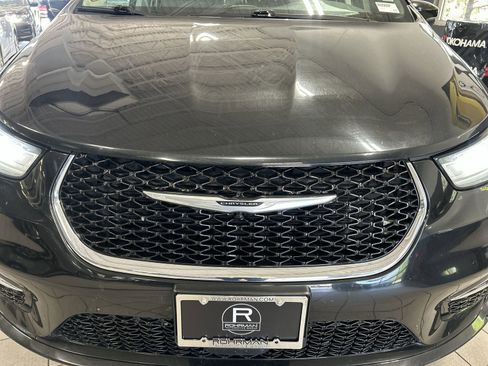 Used 2023 Chrysler Pacifica Touring-L FWD image 30