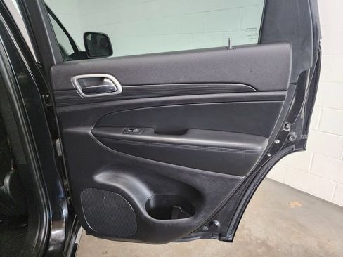 Used 2021 Jeep Grand Cherokee Laredo X AWD/4WD image 30